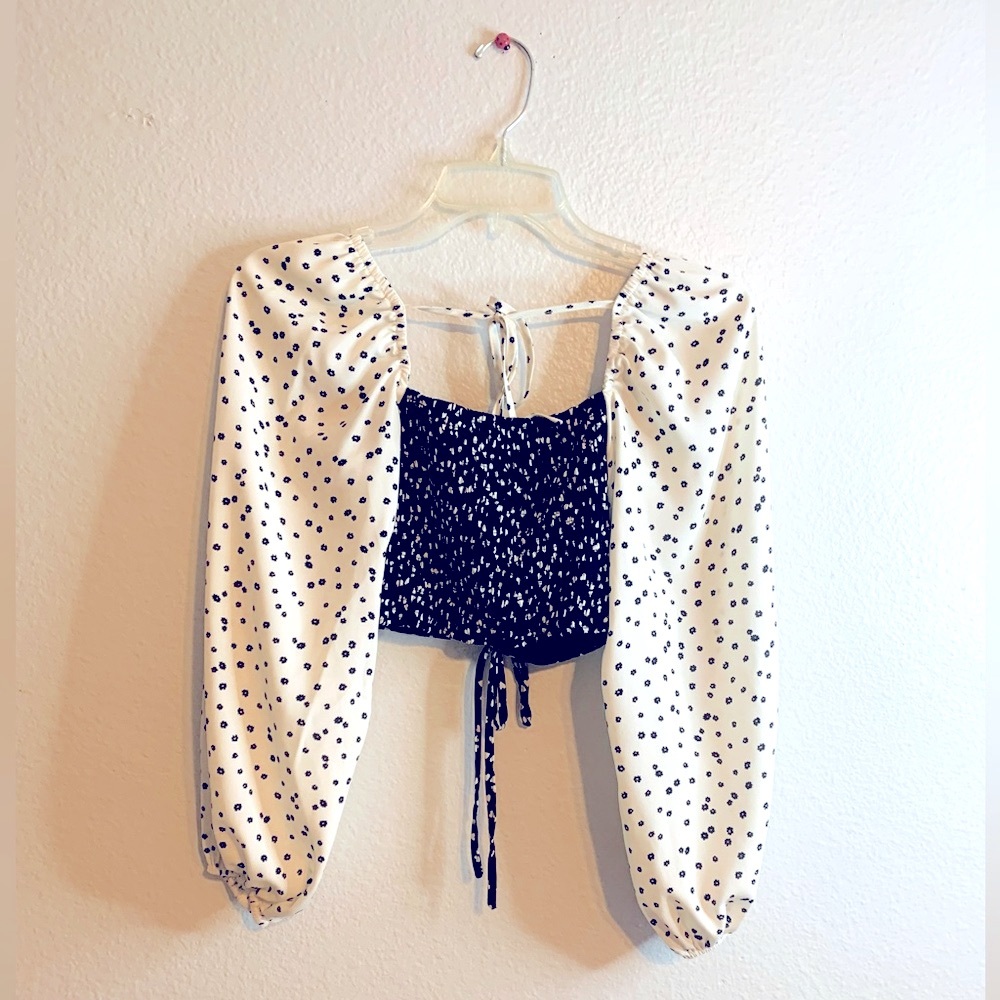 Princess Polly Women’s Black & Cream Floral Cropped Top. Size 0. SKU 050